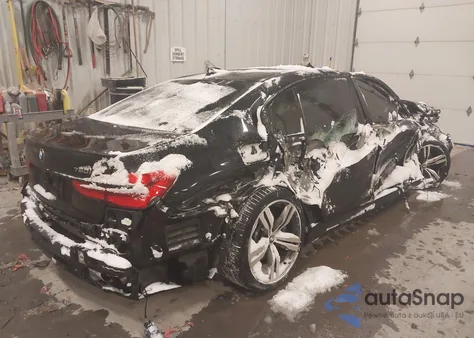 2017 BMW Alpina B7 xDrive из США, поврежденный, VIN WBA7F2C30HG423191